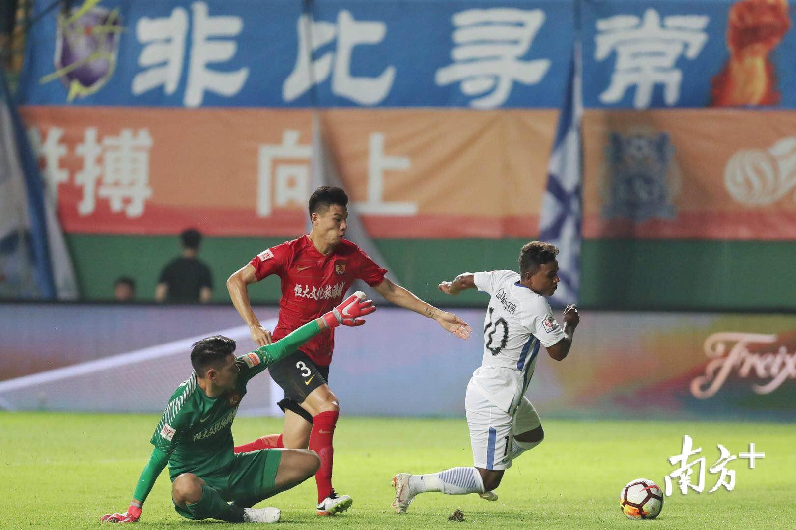 包含广州富力将在主场迎战大连一方的词条