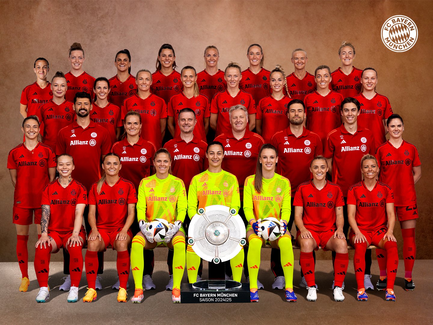 拜仁慕尼黑球队以绝对优势夺得冠军