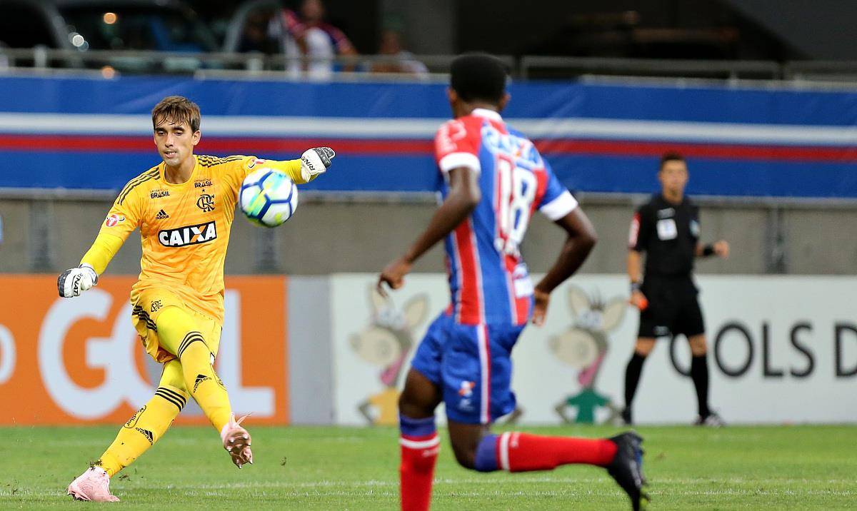 包含埃瓦尔主场逼平赫罗纳，互交白卷的词条