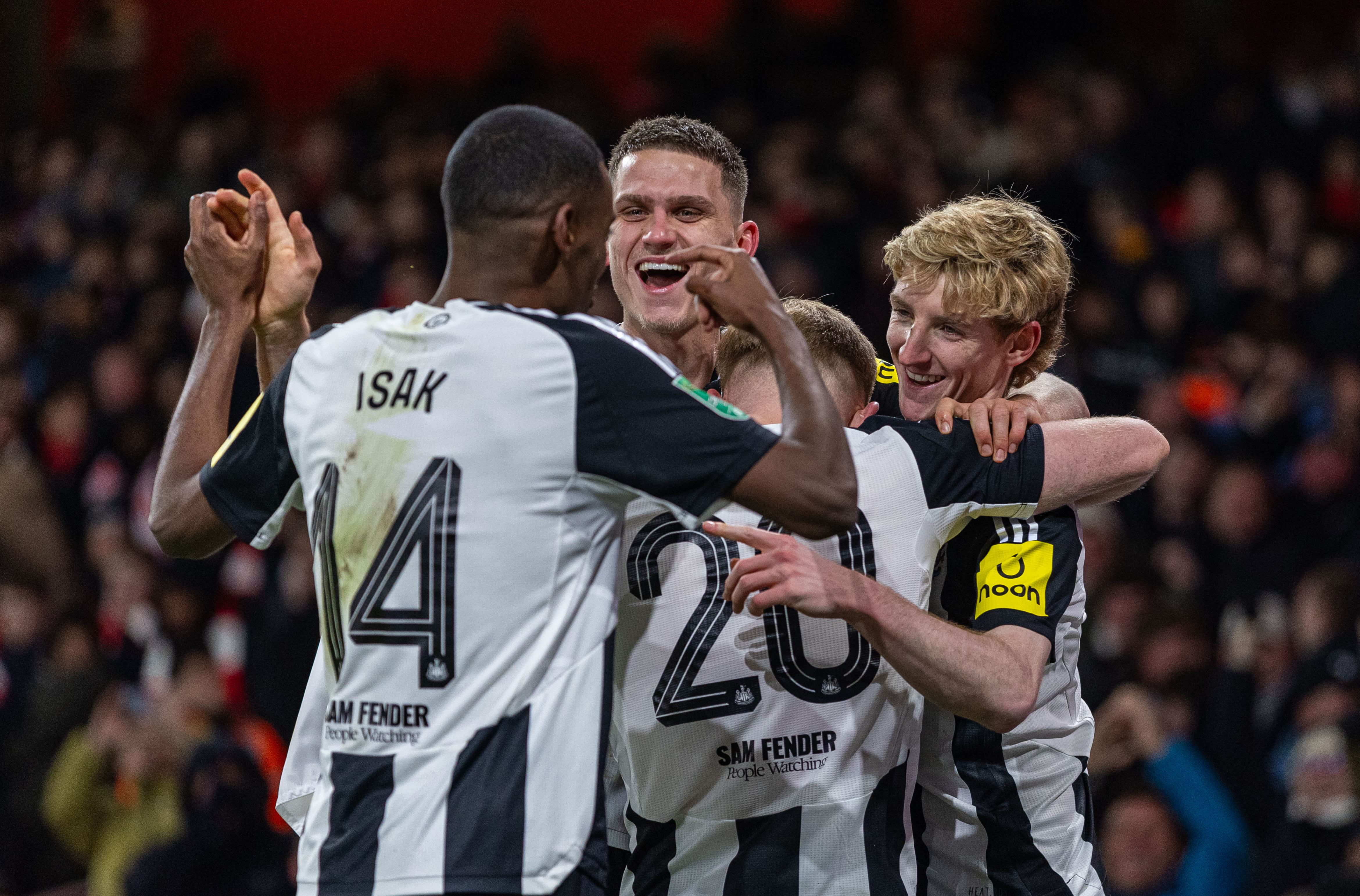 交锋激烈中，最终取得胜利的球队