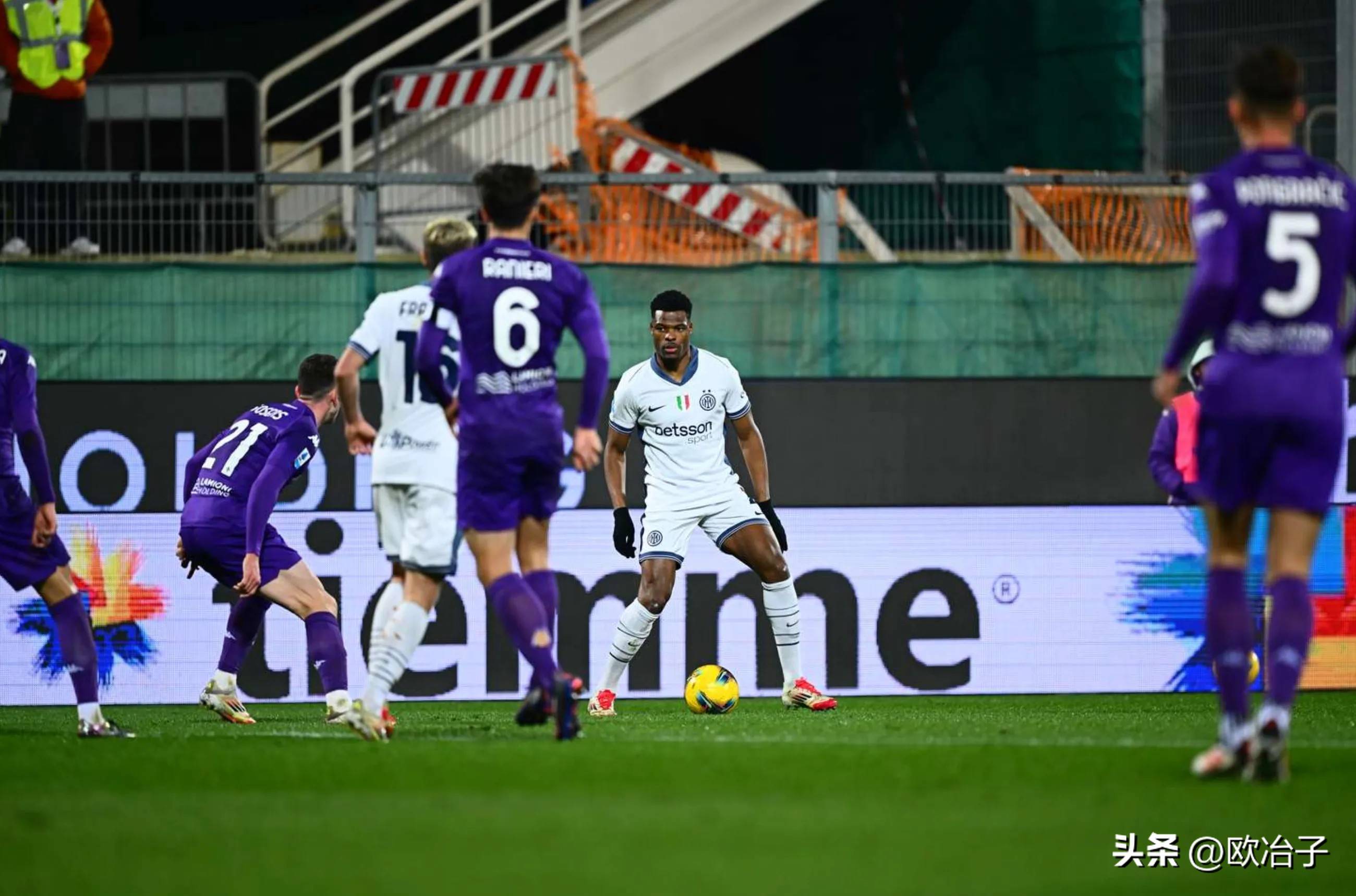国际米兰不敌佛罗伦萨,遭遇失利 国际米兰不敌佛罗伦萨,遭遇失利