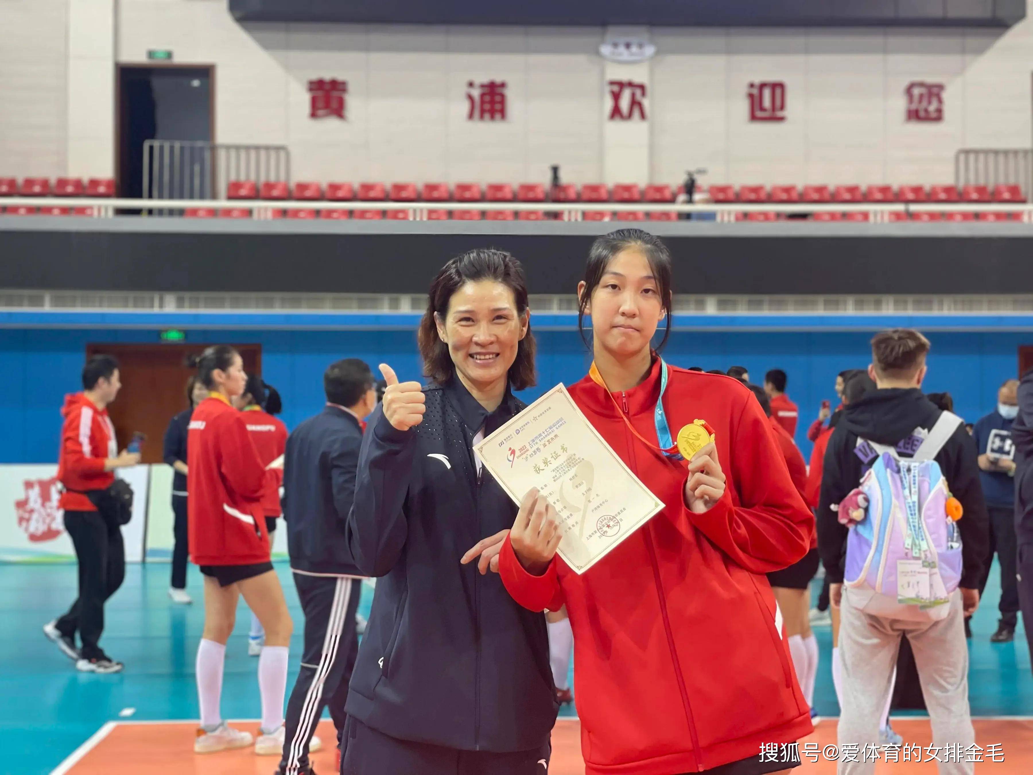 巴西女排团结一致，击败对手再次登上金牌宝座