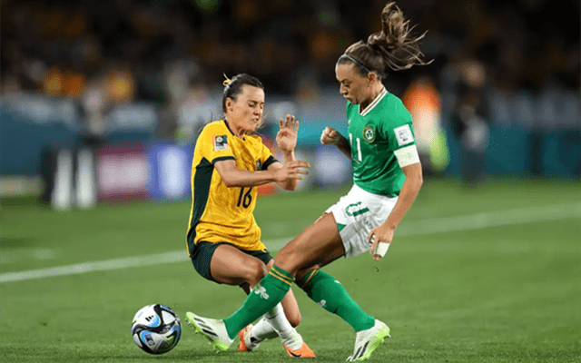 加拿大女足球员在比赛中的技术进步 加拿大女足球员在比赛中的技术进步