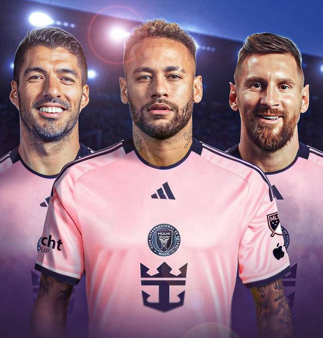 足球明星球技大比拼赢得阵容强大