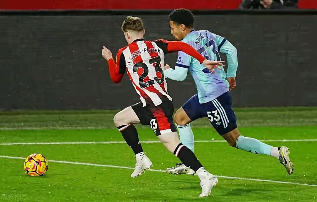 布莱顿主场力挫哈德斯菲尔德,降级压力骤减 布莱顿主场力挫哈德斯菲尔德,降级压力骤减