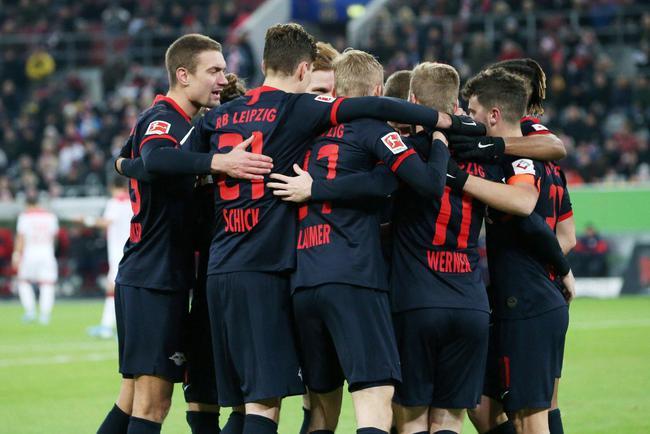 美因茨大破格勒,领衔积分榜 美因茨大破格勒,领衔积分榜