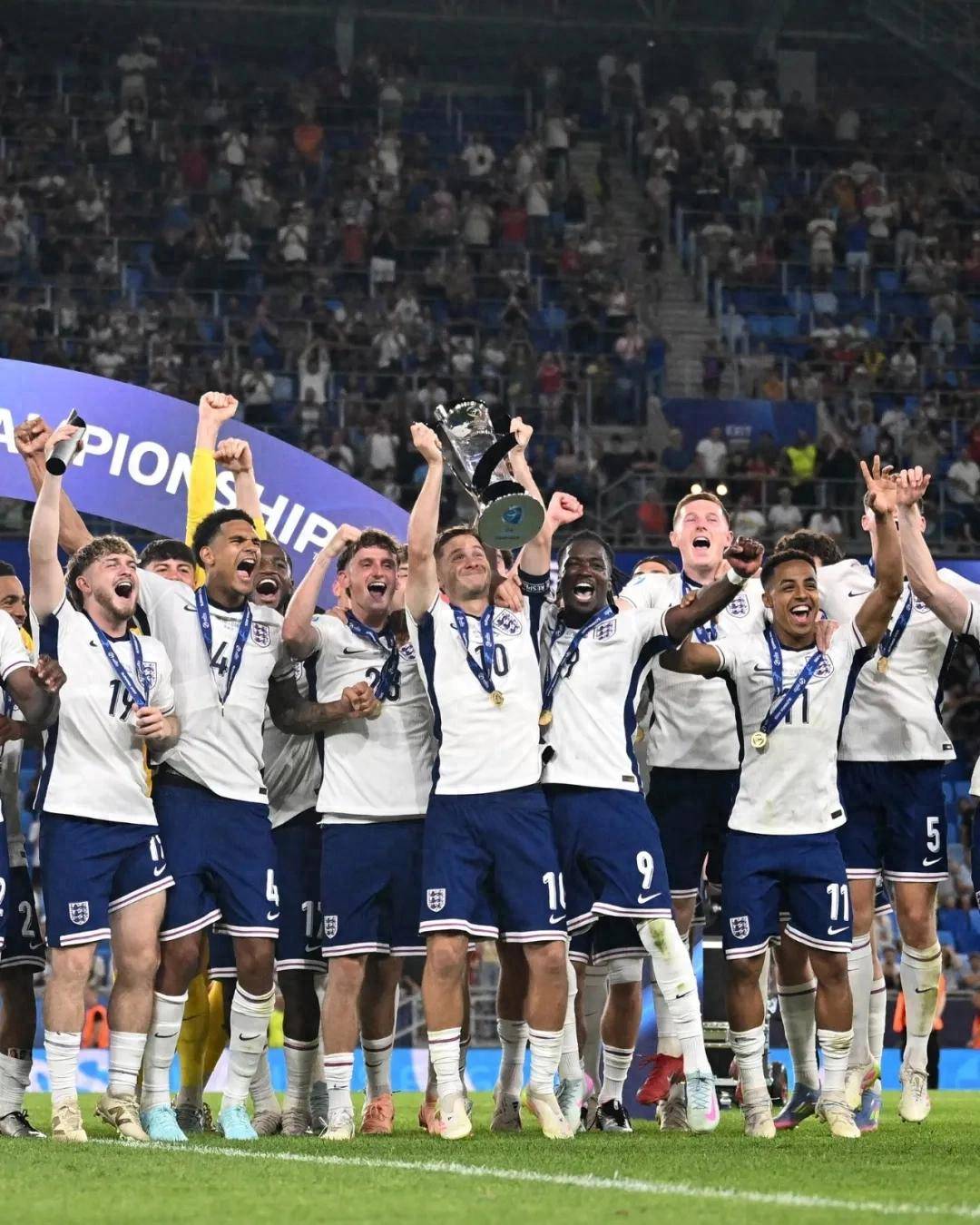 英格兰队精彩比赛,晋级颇具悬念 英格兰队精彩比赛,晋级颇具悬念