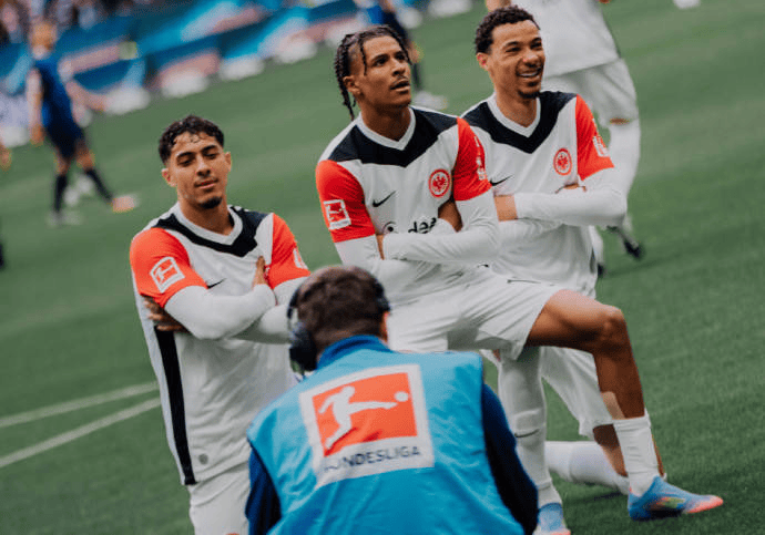 法兰克福主场战胜纽伦堡，全力保持领先优势