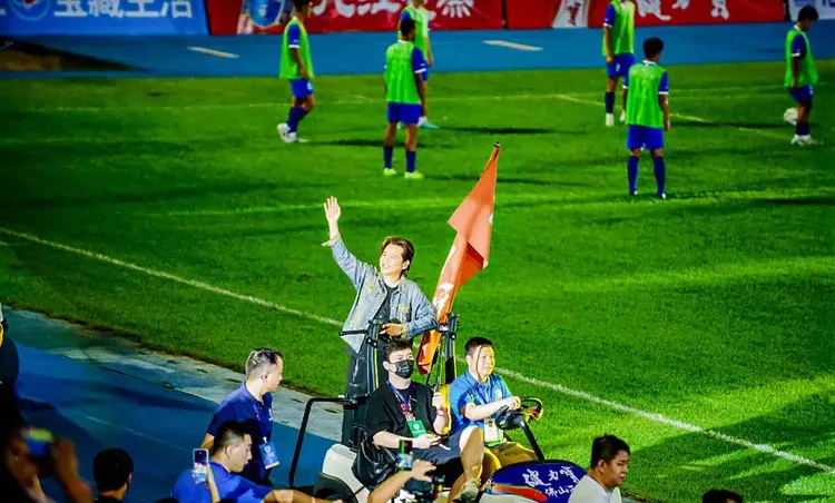 一场足球盛事将席卷整个赛场！