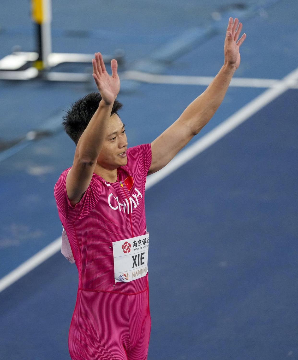 田径男子米栏:李杰全力冲刺 田径男子米栏:李杰全力冲刺