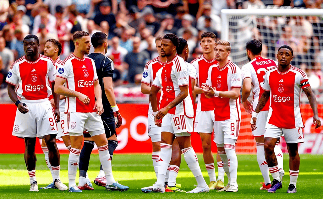 阿贾克斯踢出全场最佳表现,荷甲领跑者独享榜首 阿贾克斯踢出全场最佳表现,荷甲领跑者独享榜首