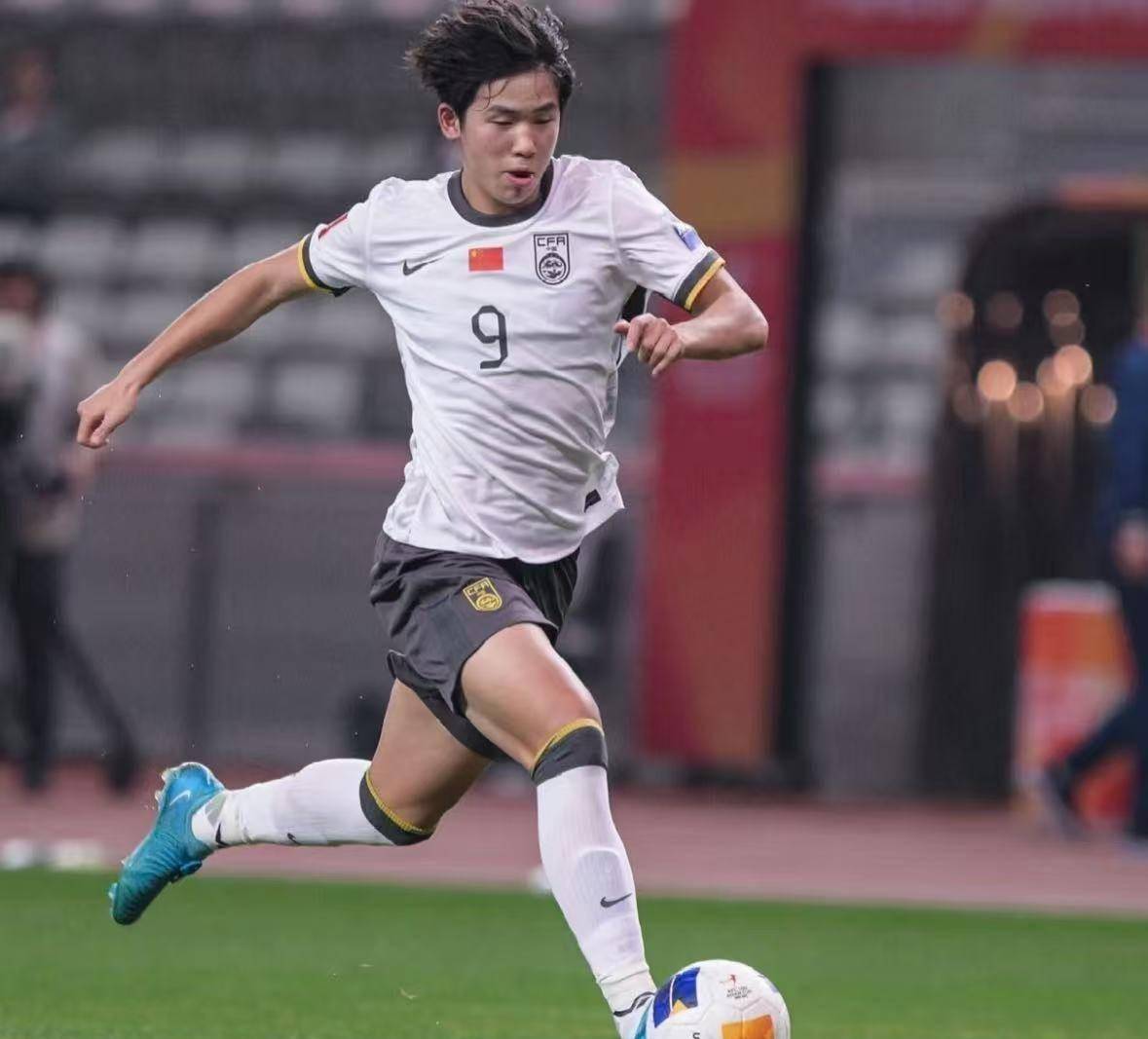 包含中超球员个人实力逐步提高，成为球队不可或缺的一环的词条