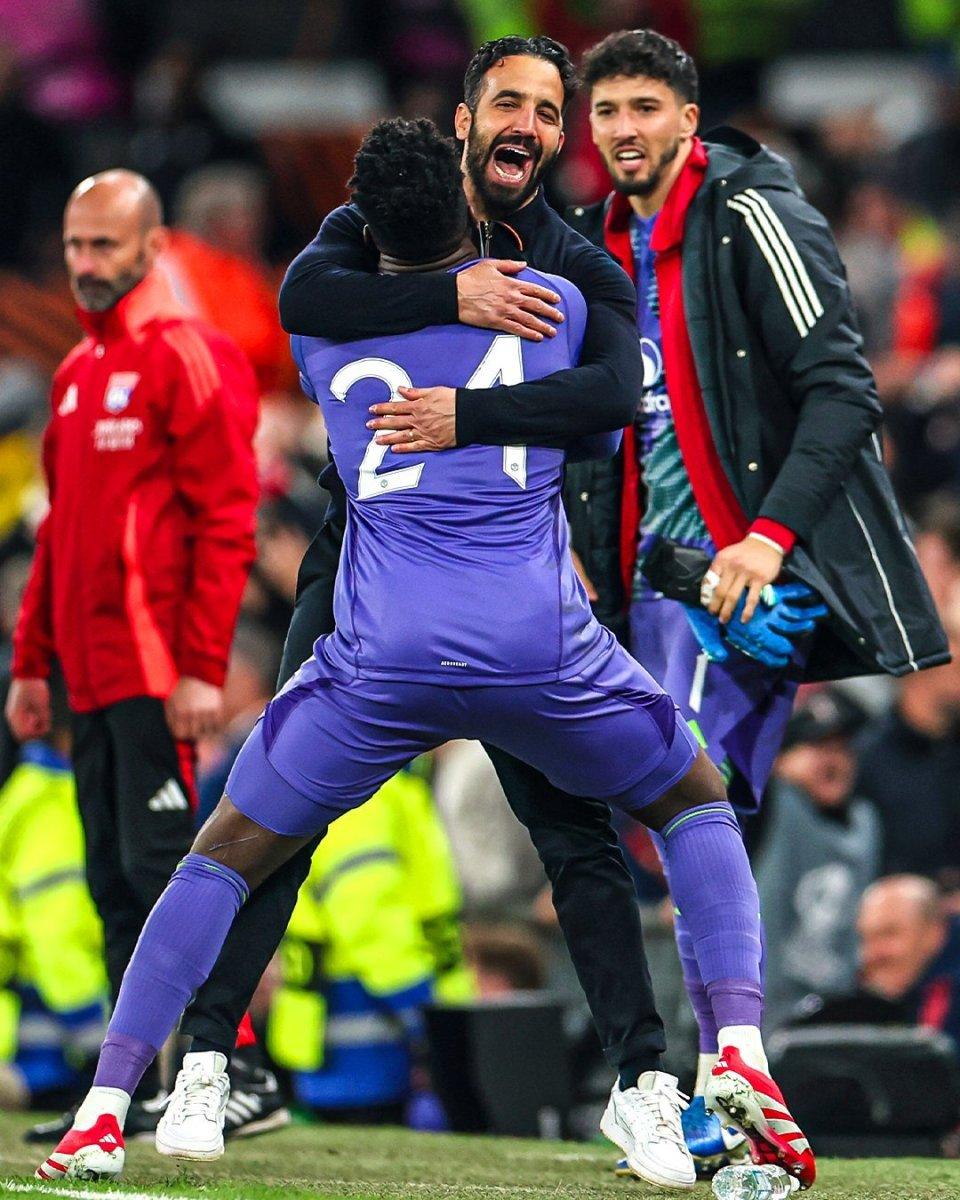 曼联惨败桑德兰，欧冠资格岌岌可危