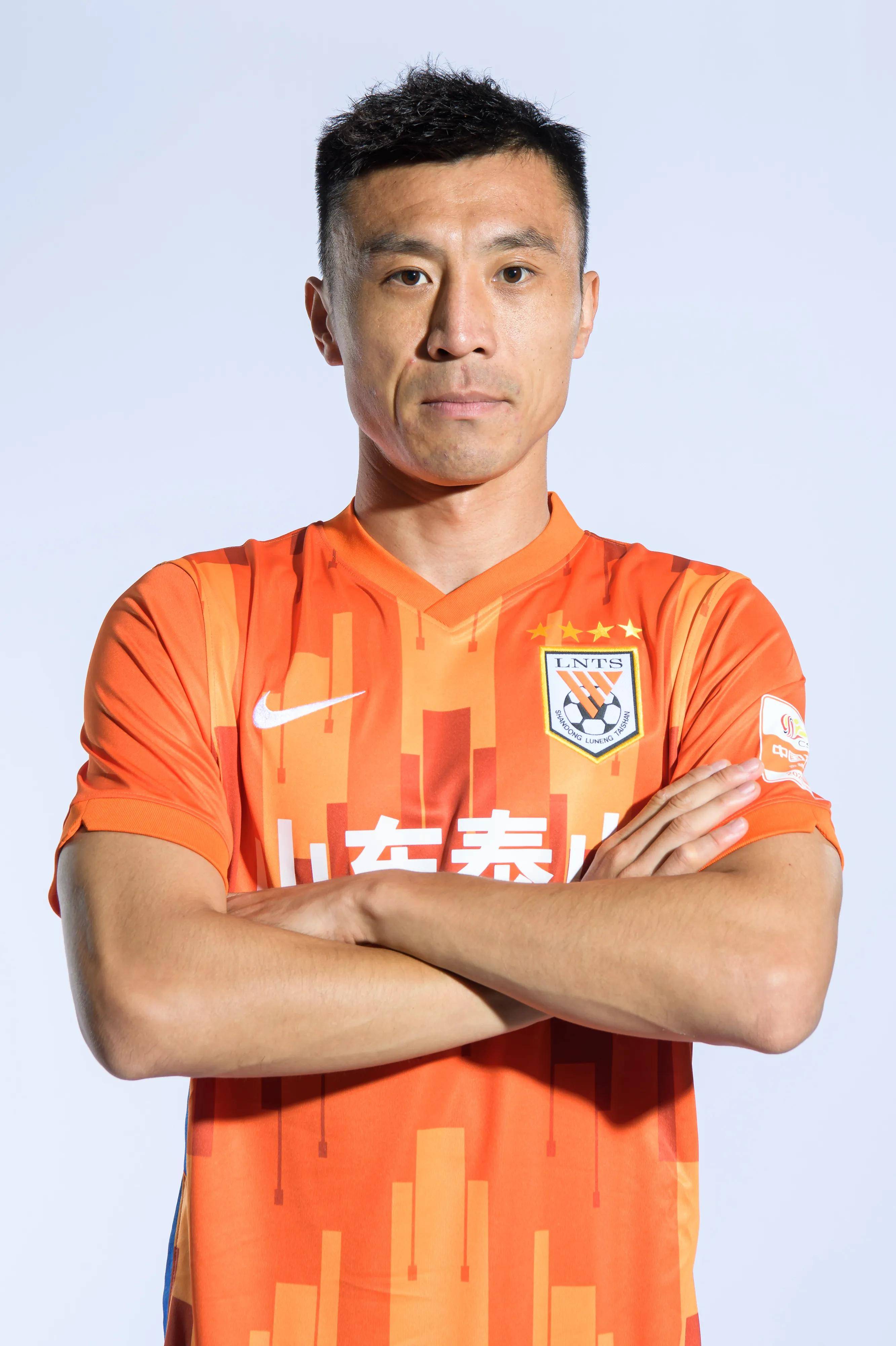 包含球员战术精湛,攻守兼备开启新一轮比拼的词条 包含球员战术精湛,攻守兼备开启新一轮比拼的词条