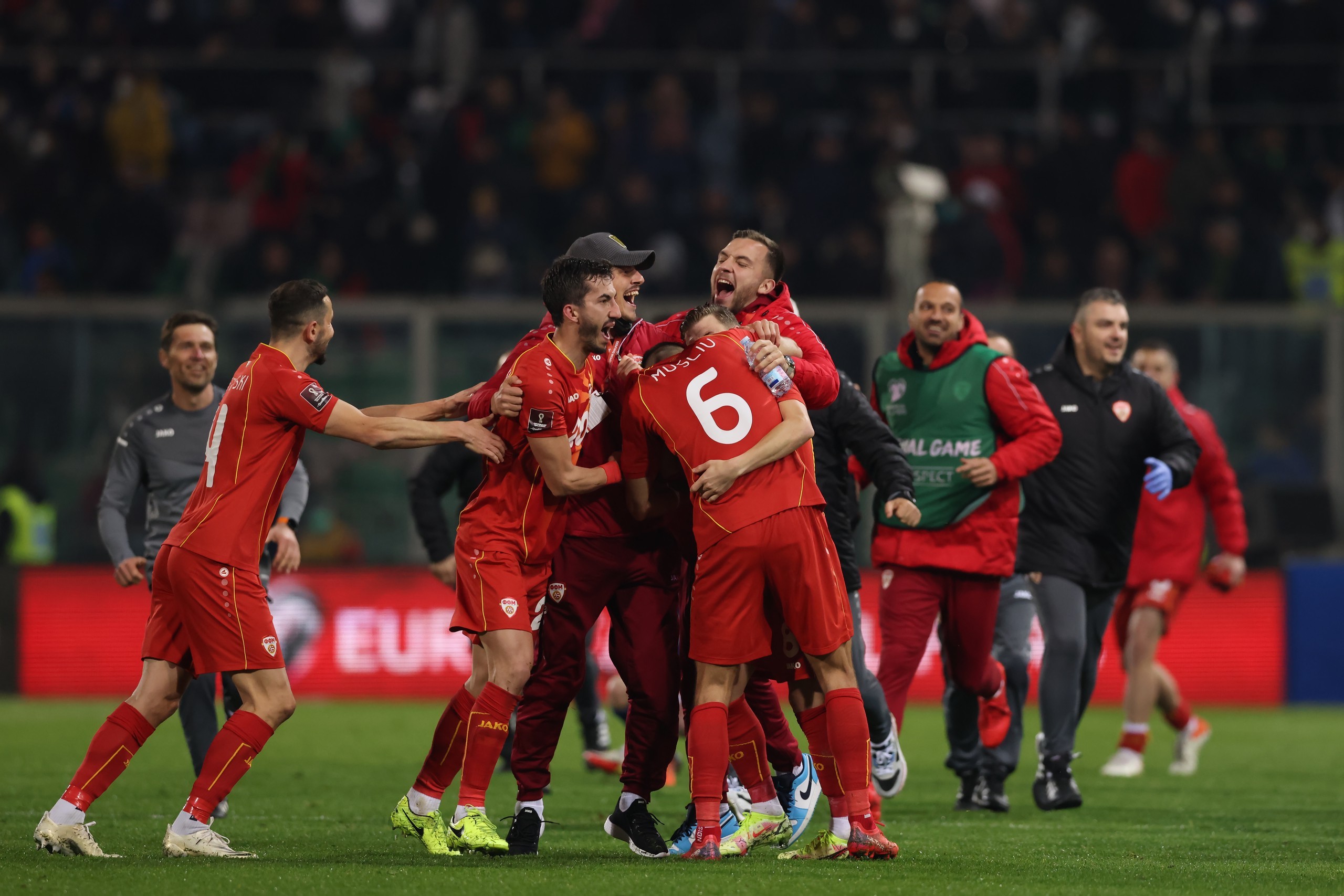 法国队大胜北马其顿,提前晋级 法国队大胜北马其顿,提前晋级