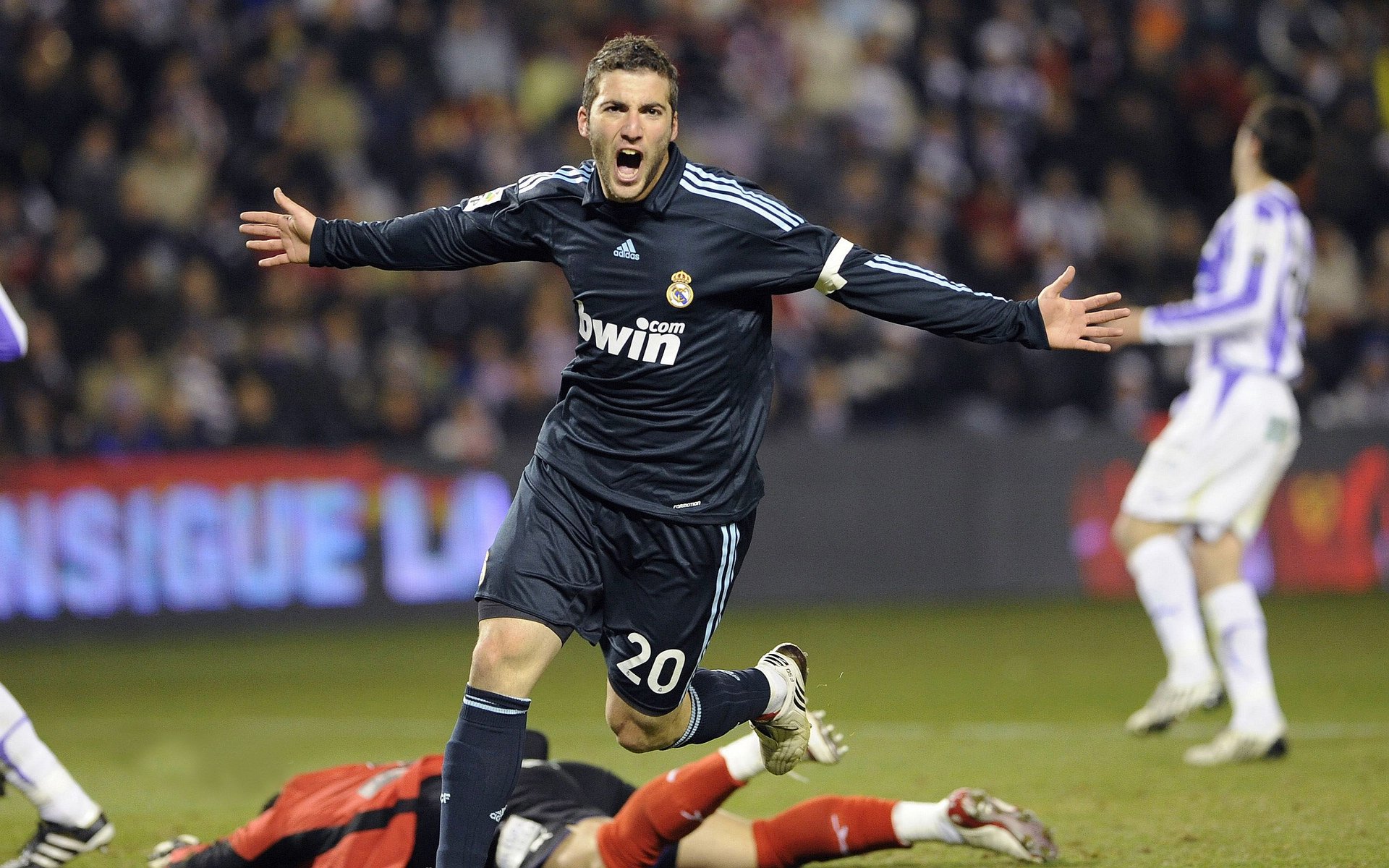 孤胆英雄与集体铁壁，当张本智和的刀刃撞上韩法联军的盾墙